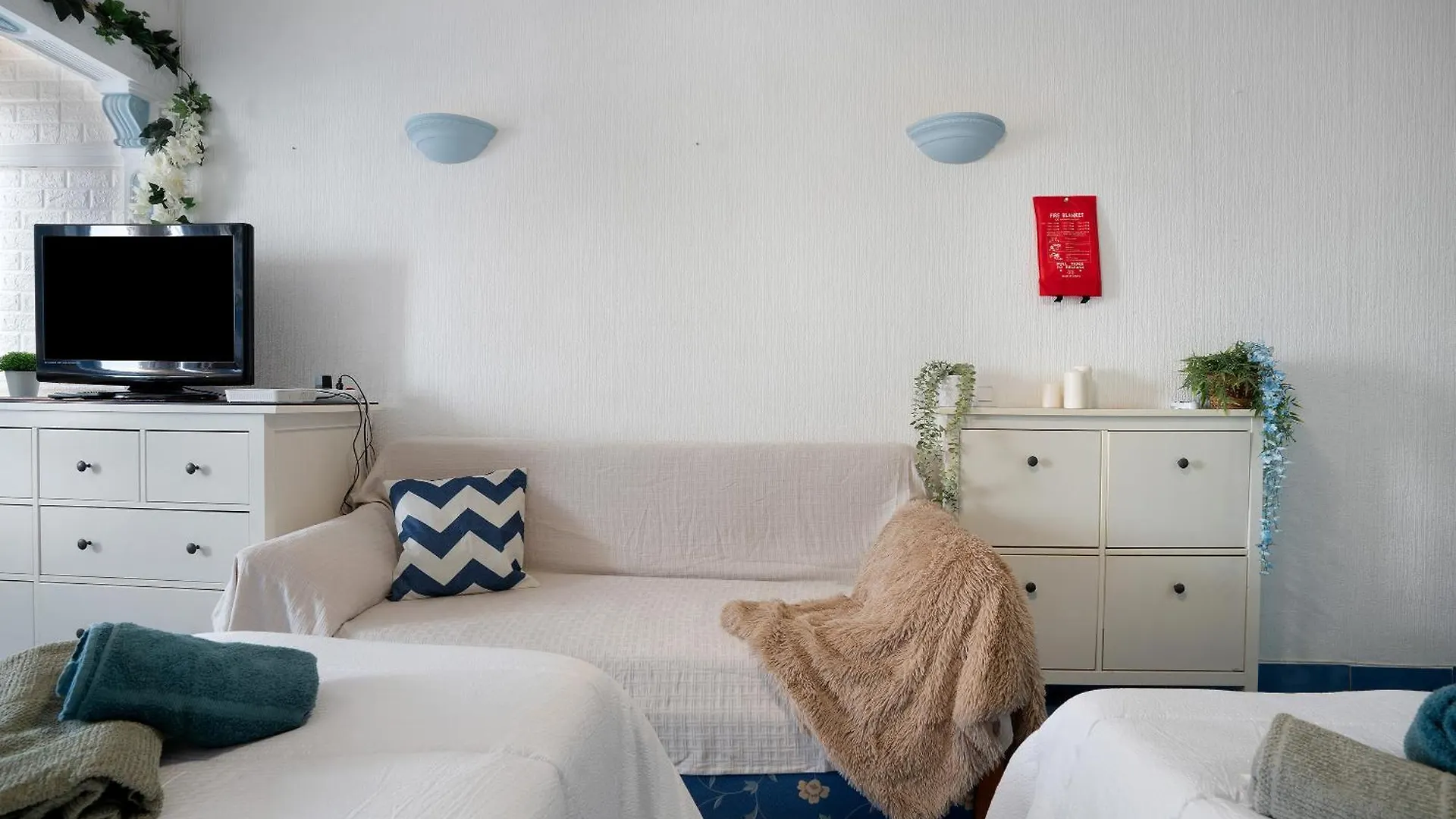 Bonito Estudio Con Piscina 托雷莫利诺斯 公寓